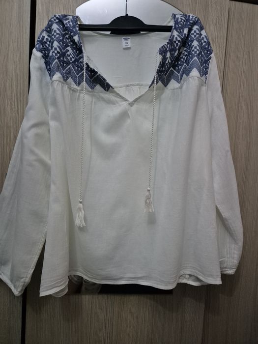 Bluza albă de bumbac cu broderie