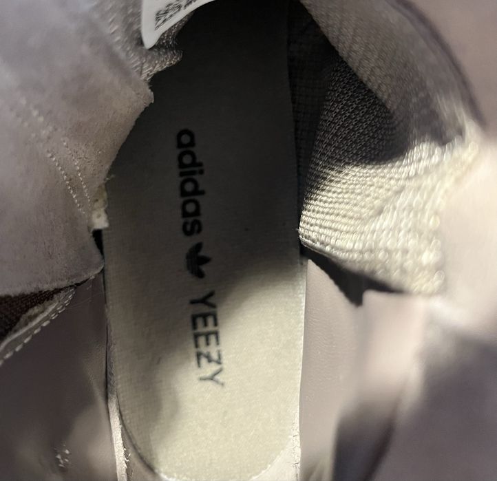 Продам кроссовоки adidas yeezy boost 750. Цена: 20000 тг.