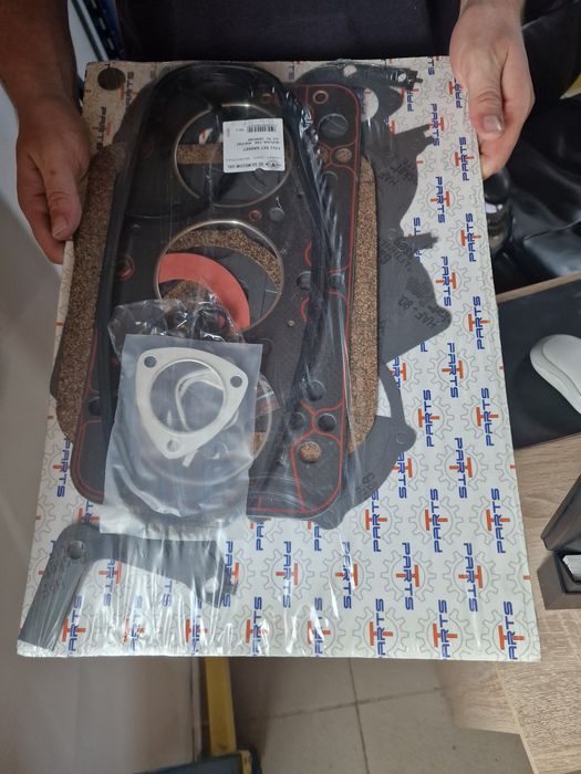 Set garnituri tractor fiat seria  450 450.420.400 preț 300 lei se ofer