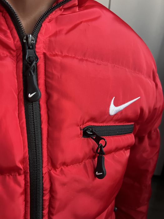 Geaca nike rosu