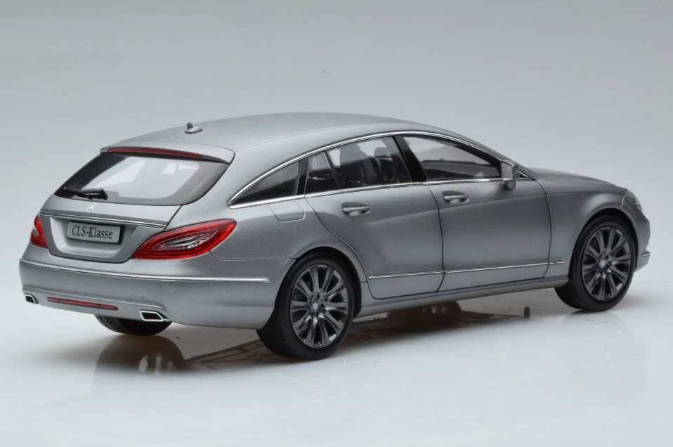 Macheta metalica - Mercedes-Benz CLS-Class 2012, Gri,1:18 Norev.