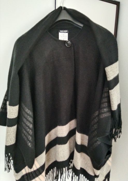 Дамско  черно пончо
