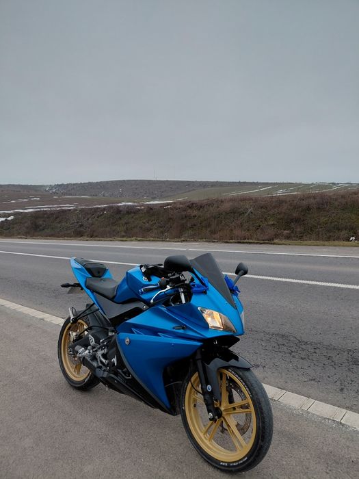 vând yamaha yzf r125