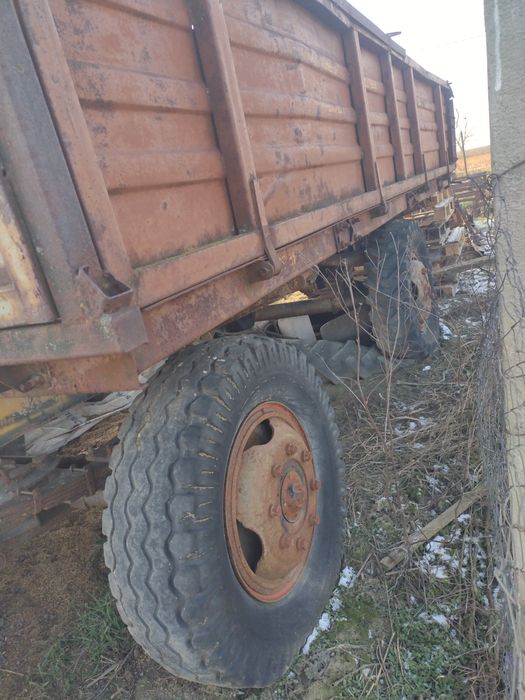 Remorca 5 tone pe pivoti