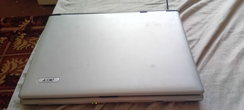 Vând laptop Acer de colecție vechi