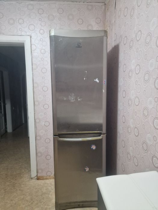 Продам холодильник дешово 8000