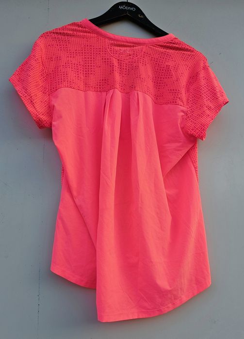 Under Armour оригинална дамска тениска Л размер