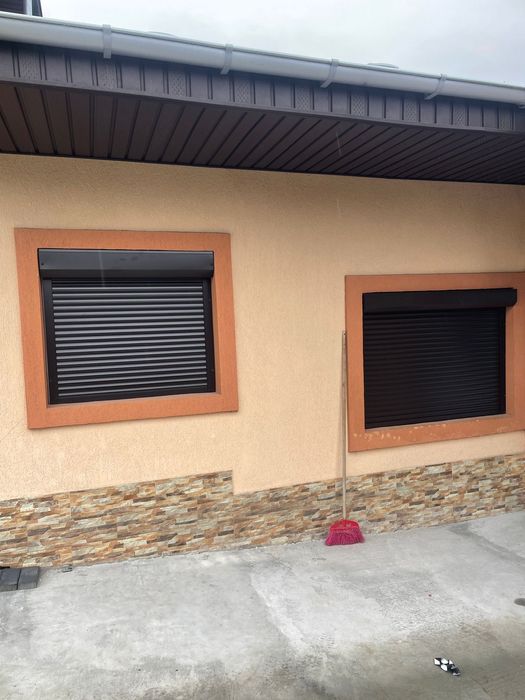 Rulouri si usi de garaj