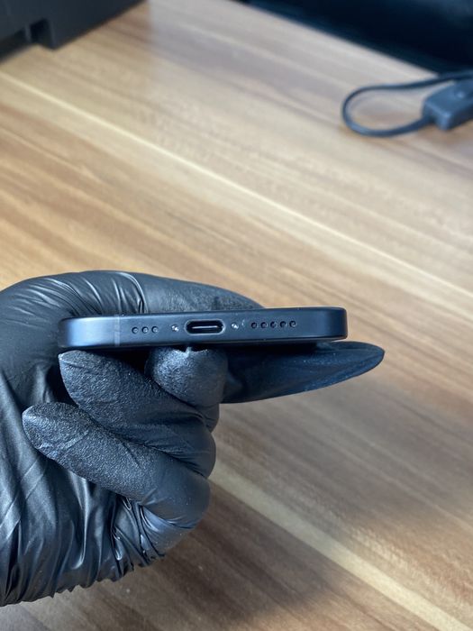 iPhone 16• 128 GB • Black