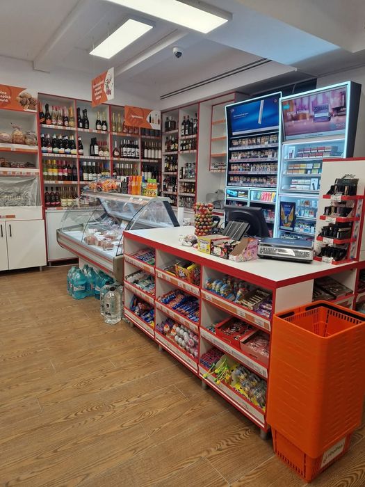 Vand rafturi vitrine magazin alimentar