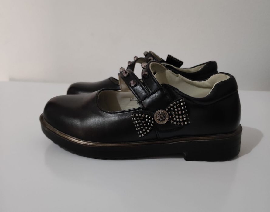 Продам две пары туфель