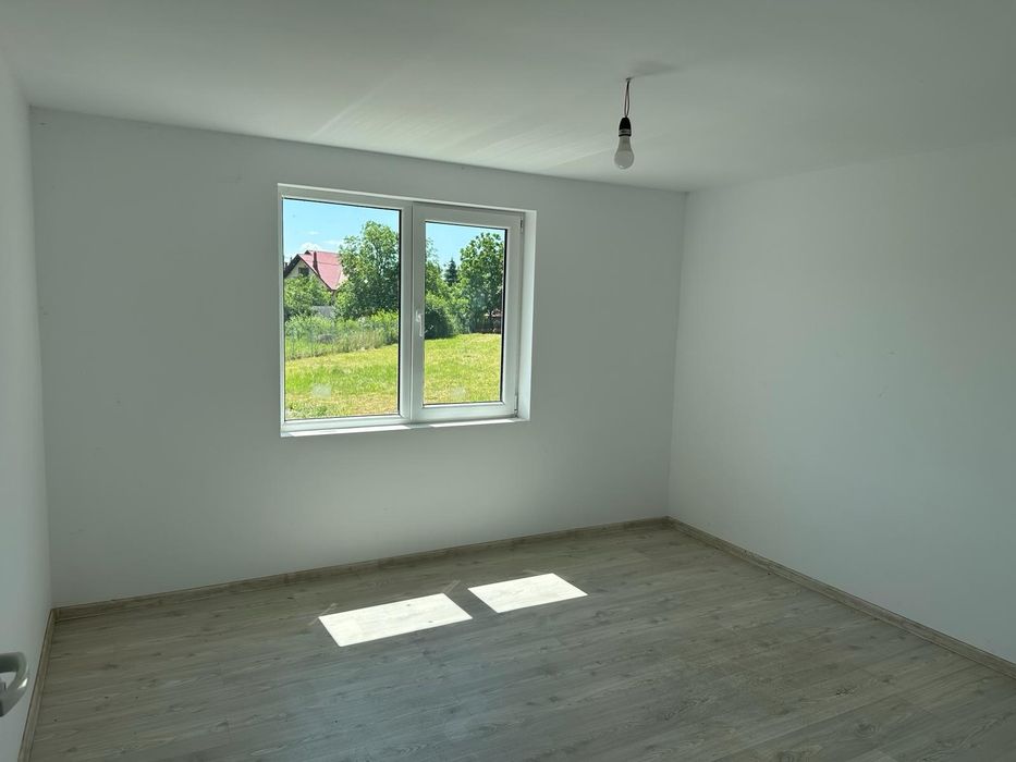 Casă P+M cu 2.400 mp teren intravilan, două deschideri la stradă – Tătăruși, Iași