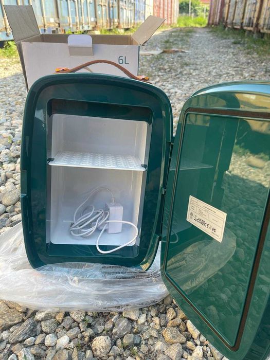 Mini frigider KFO 6L, pentru cosmetice si nu numai