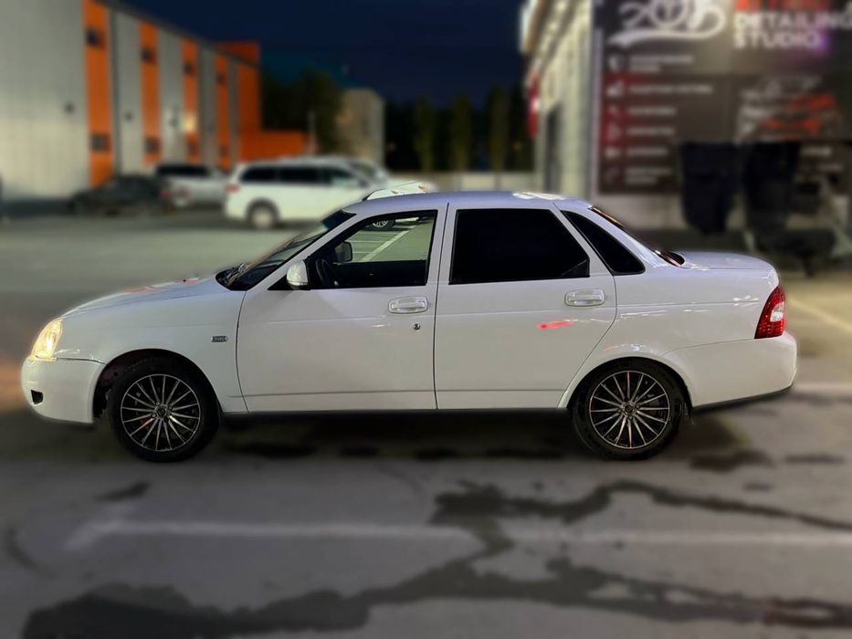 Продается Приора lux