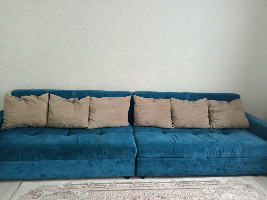 Продам диван, 3 метра в длину.