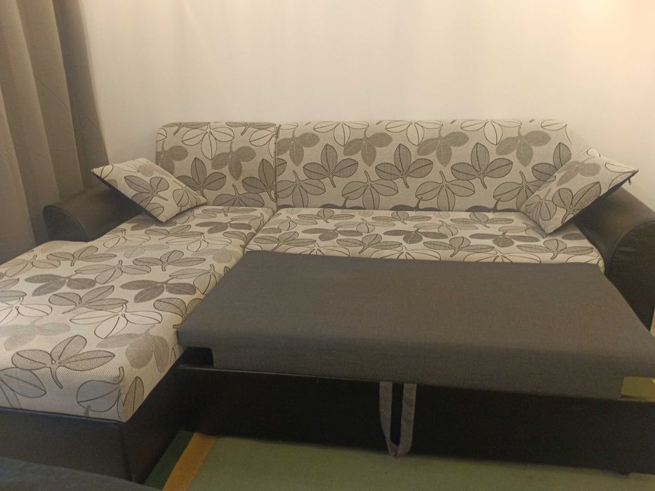 Разтегателен ъглов диван, като нов!