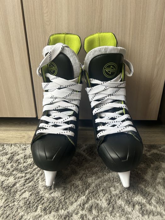 Продам Коньки хоккейные