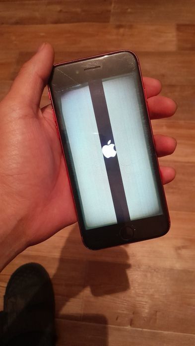 Продаю Айфон се 2020