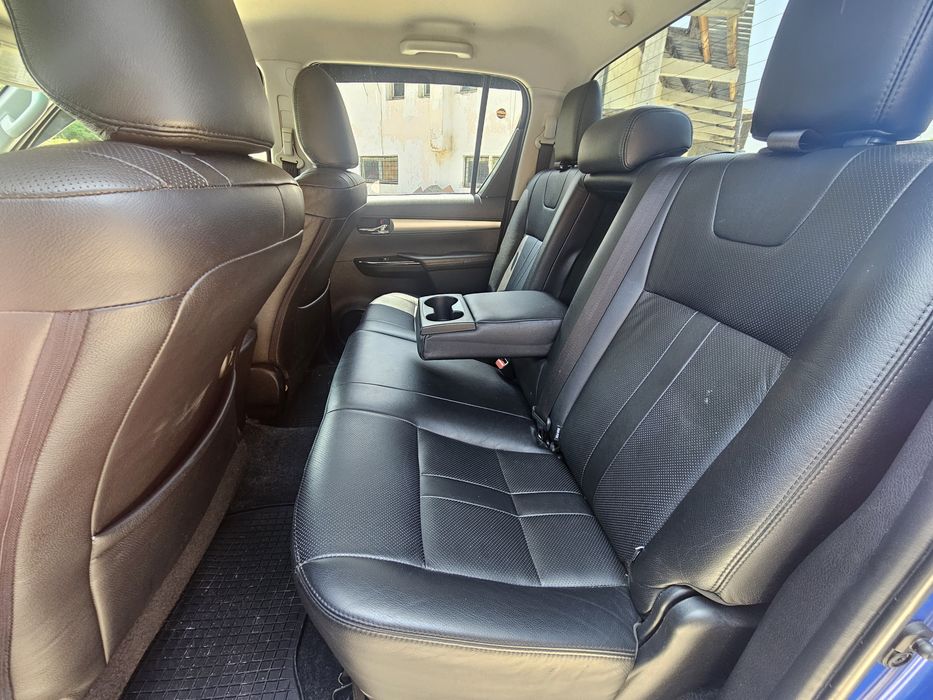 Toyota Hilux 2.4d На Части