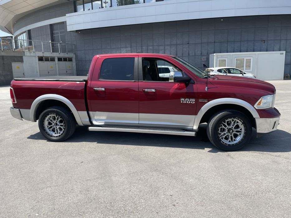 Dodge RAM 1500  5.7 HEMI Laramie