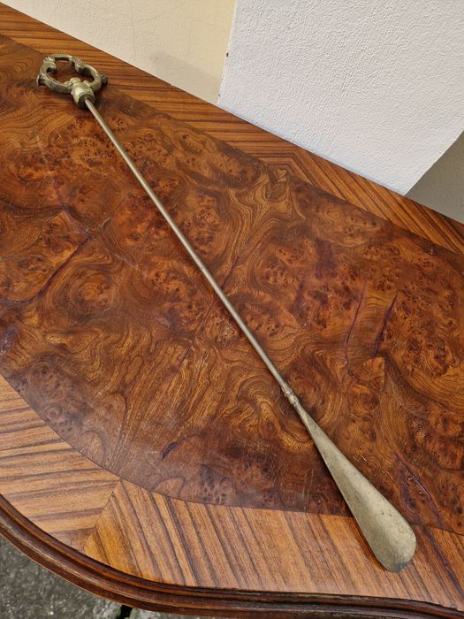 Голяма антикварна английска бронзова обувалка