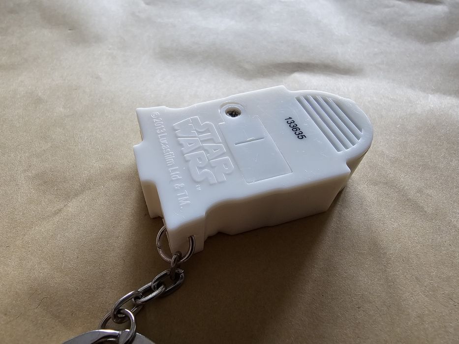 Star Wars R2-D2 ключодържател с LED фенерче и звуков ефект