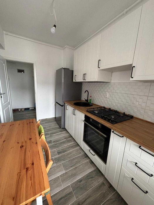 Apartament decomandat 2 camere, mobiliat si utilat, include loc parcare
