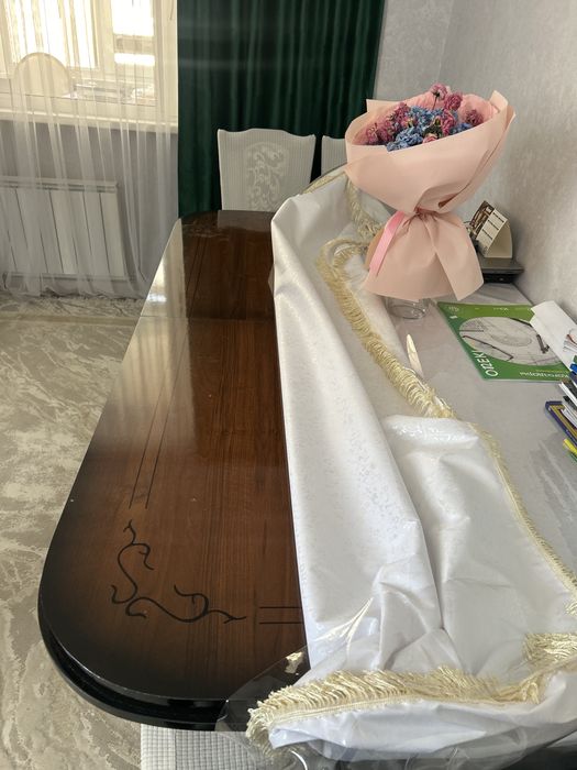 Стол гостинный для гостинной