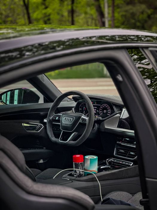 Audi e trone GT продается