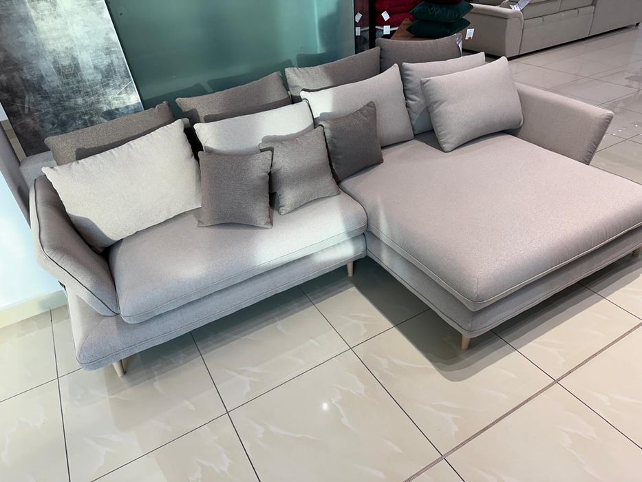 Canapea extensibila cu coltar dreapta.