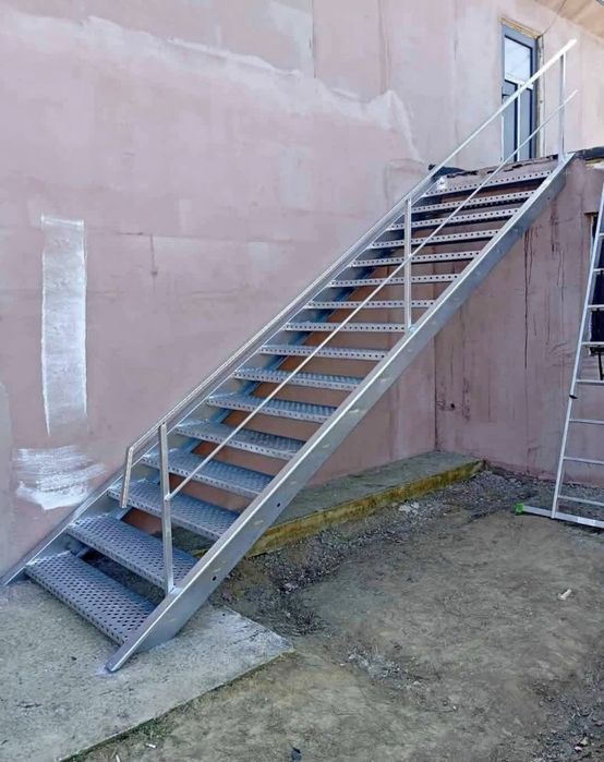 Vând scări metalice și trepte metalice la comandă
Realizez și vând scă