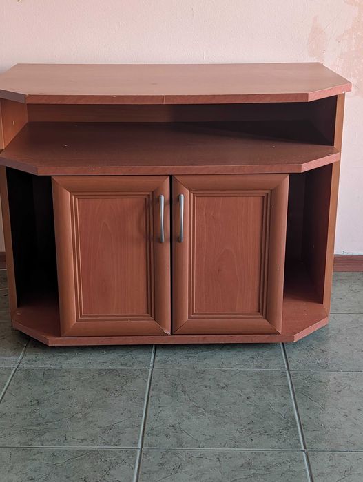 Шкаф с витрина и чекмеджета и шкаф TV