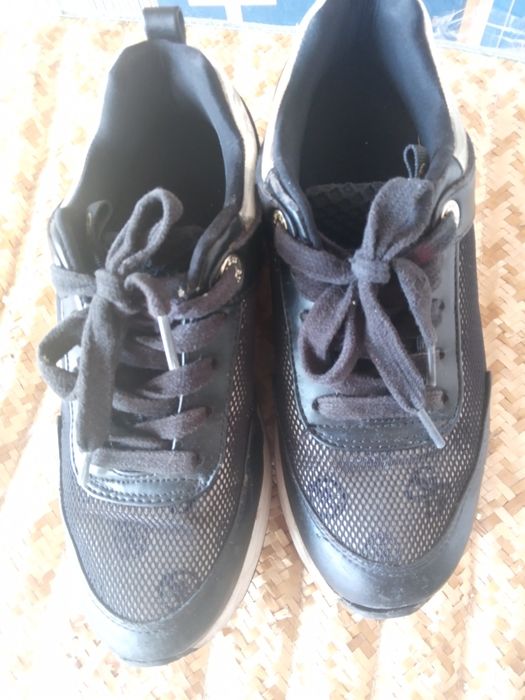 Продавам маратонки