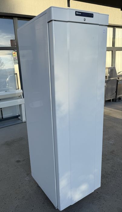 Професионален хладилник Gram