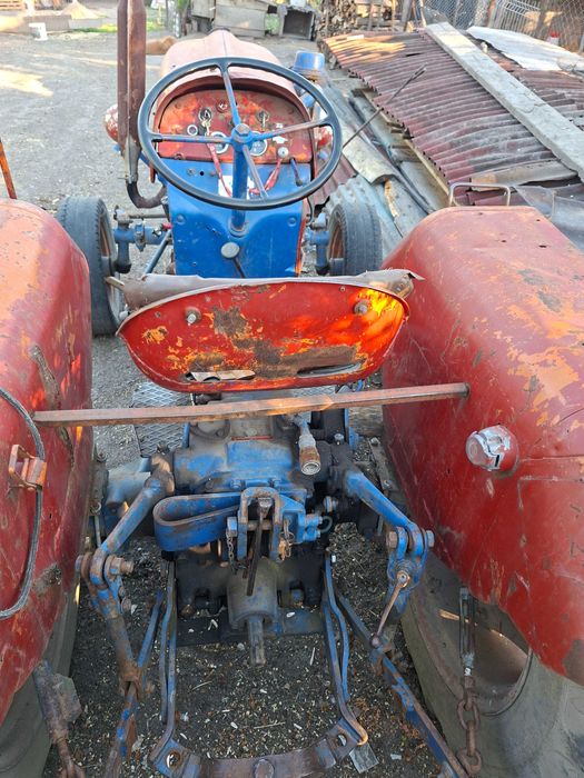 Vând tractor fiat