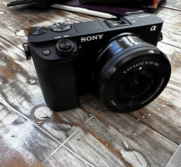 Sony a6300 + Sony 16-50 f3.5 - 5.6