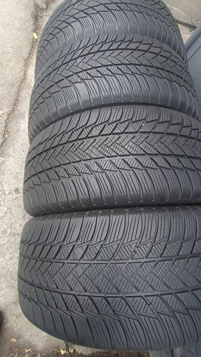 235/50/19 Bridgestone