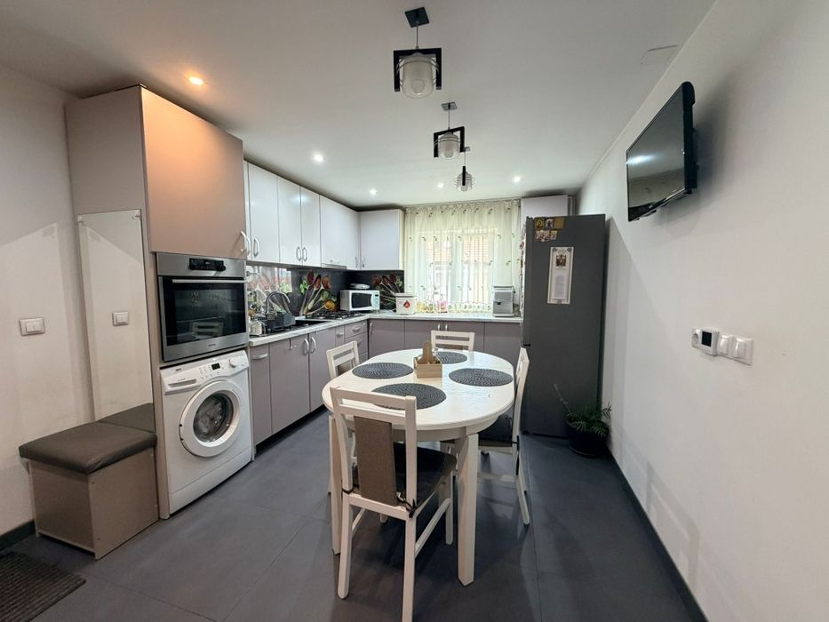 Apartament 3 camere decomandat