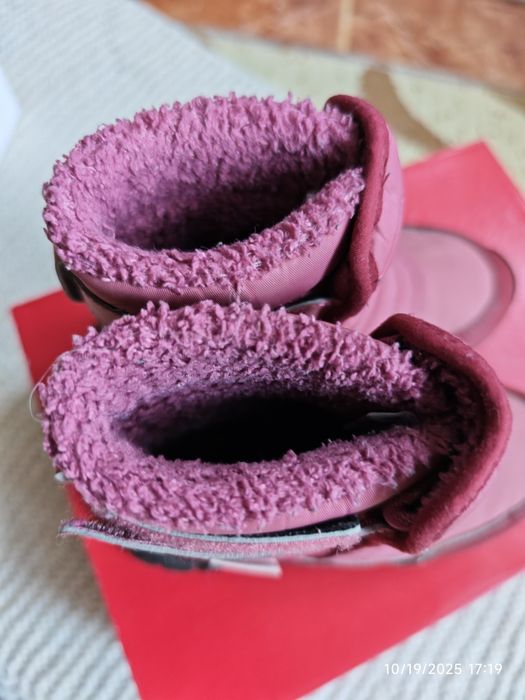 Ghete Puma căptușite și  impermeabile cu închidere velcro