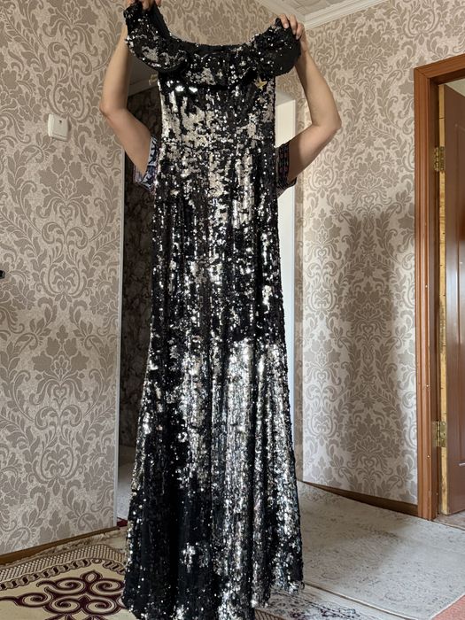 Платье с поеткой очень красивое