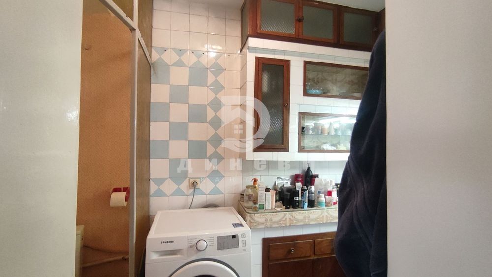 Два етажа от къща в кв. Самара 1