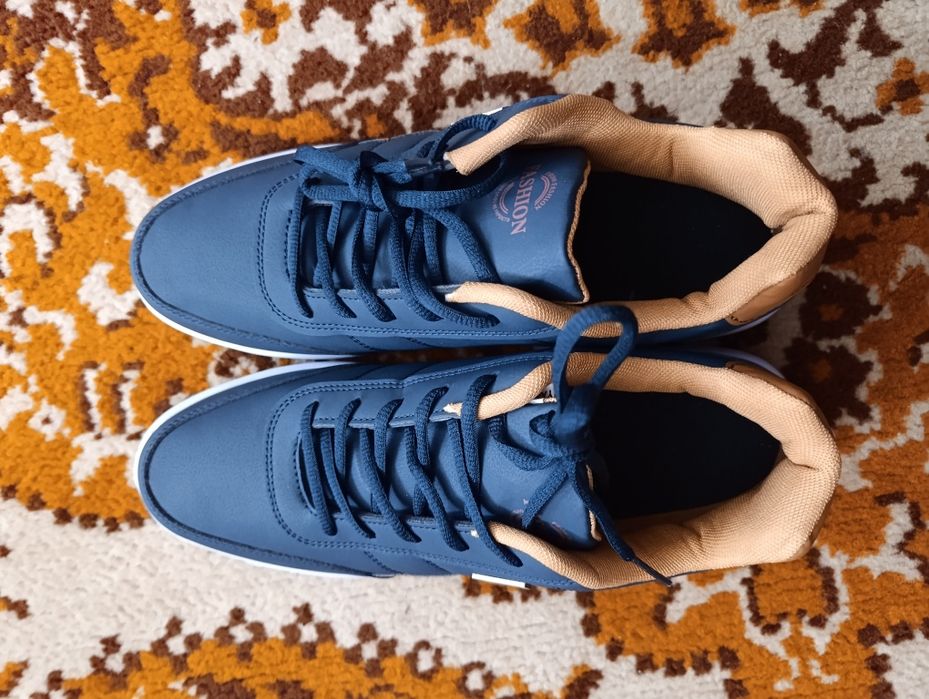 Продам кроссовки