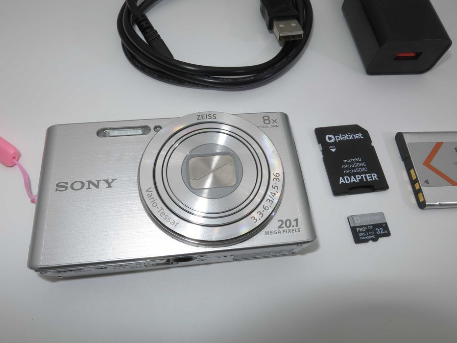 Sony CyberShot W830 компактен цифрова фотоапарат, дигитална камера сребърен цвят, пълен комплект, работи отлично, като НОВА