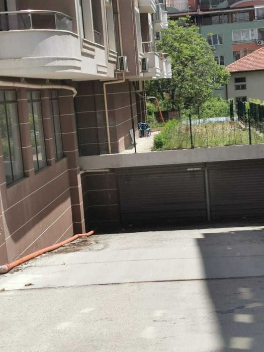 Паркомясто под наем