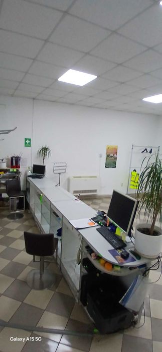 Inchiriez spatiu cu vad, central, acces parcare, magazin si birouri