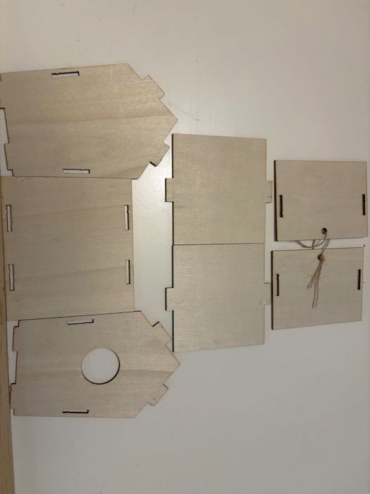 Дървена къщичка за сглобяване и оцветяване