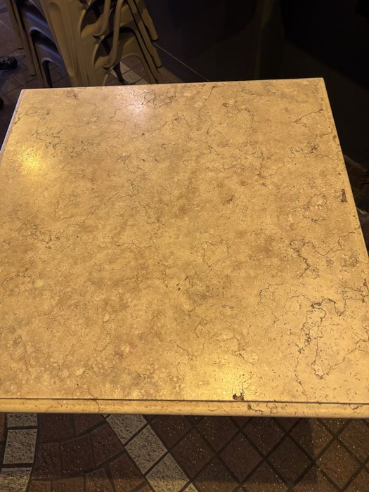 Столове и маси-договаряне