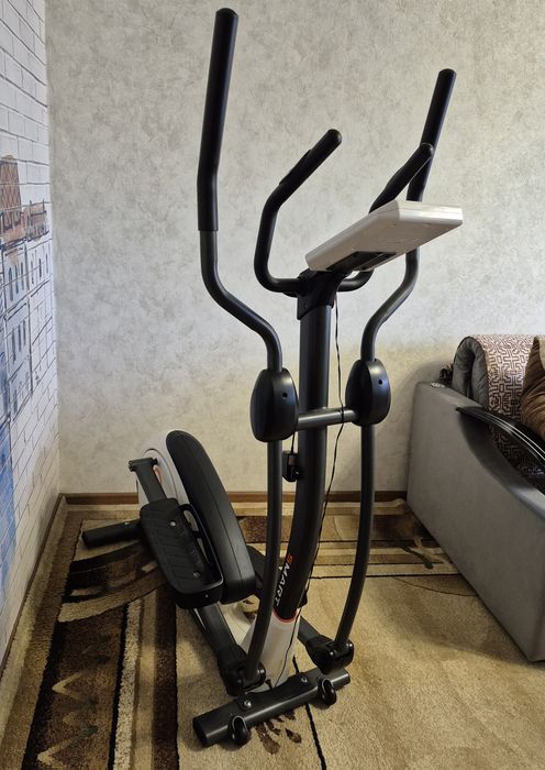 Эллиптический тренажёр