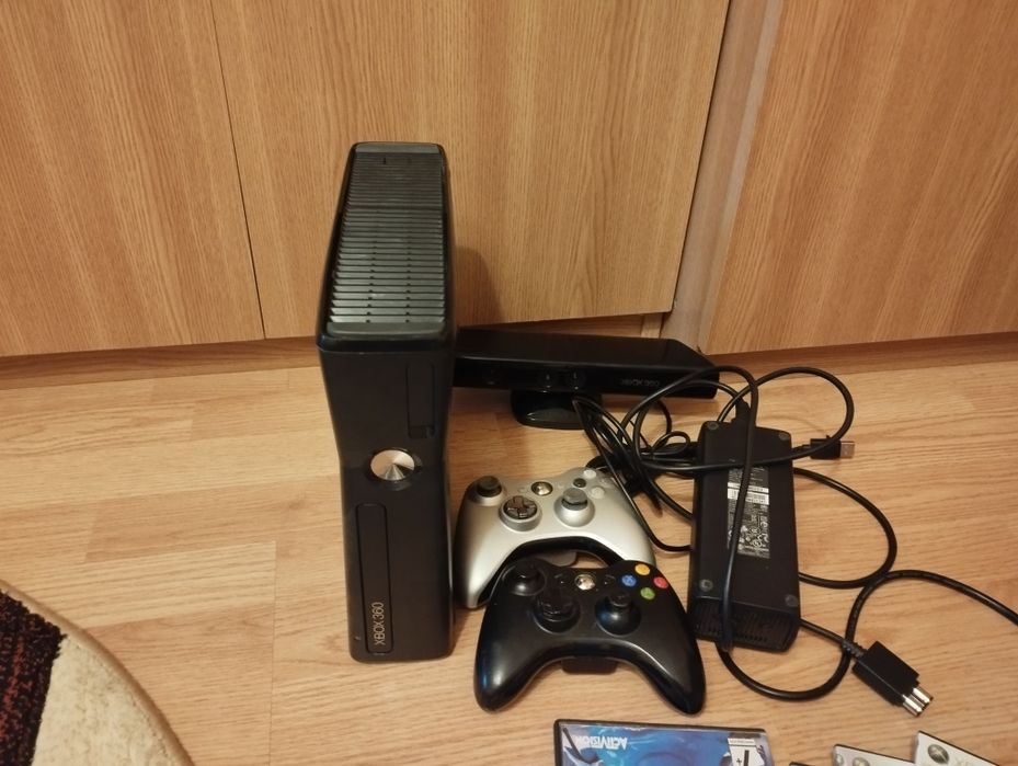 Vând  Xbox 360 Slim Modat