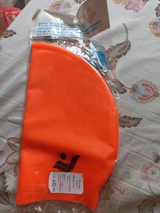 Нова плувна шапка